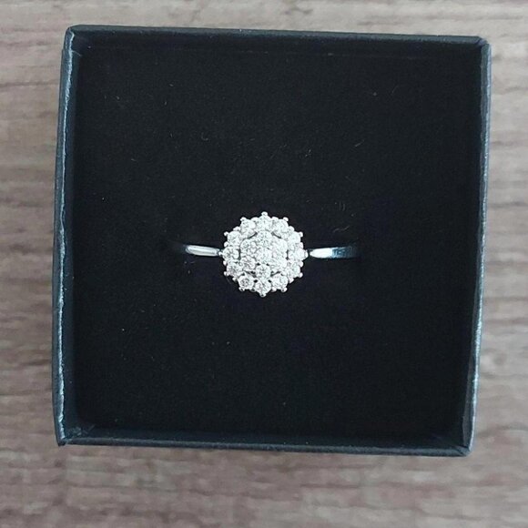 Platinum Plated S925 Sterling Silver Sparkling Flower Ring - Picture 1 of 6